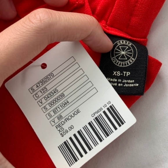 UO Arlo red pleated pants - Picture 2 of 3